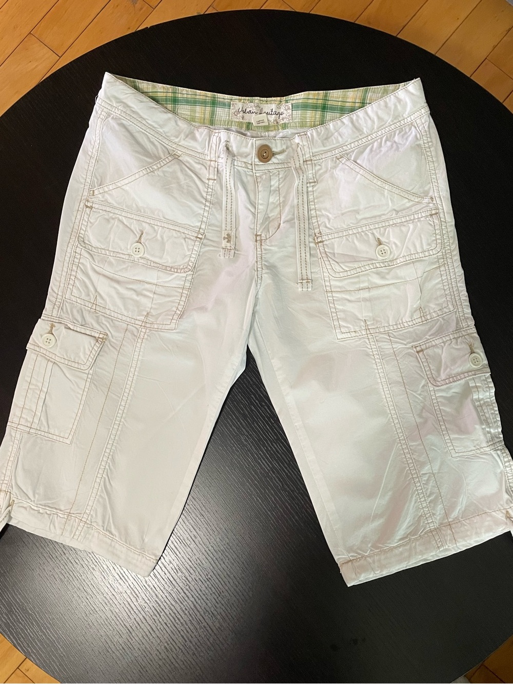 Urban Heritage women’s White Cargo Shorts with Utility Pockets